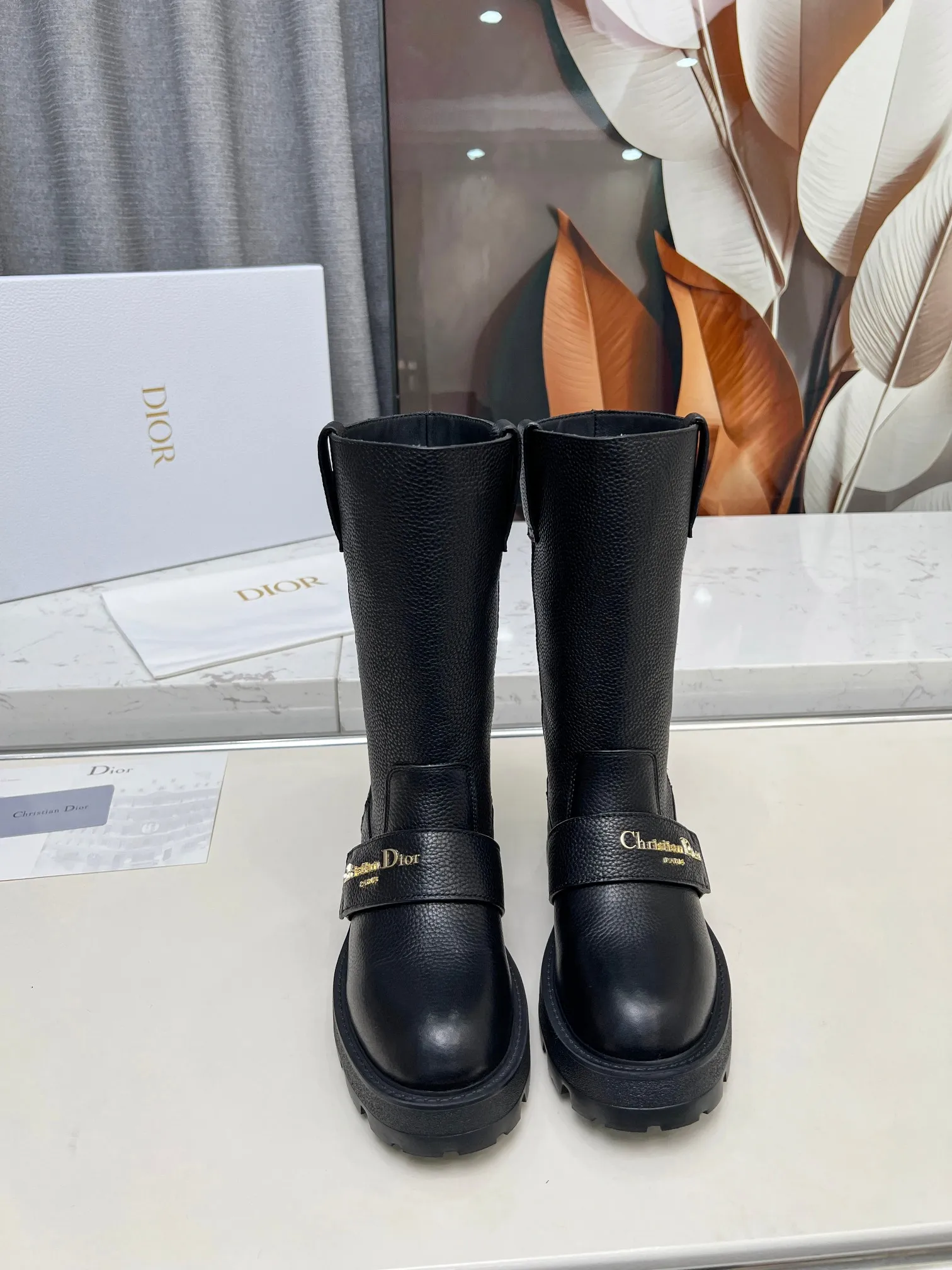 💕💕Factory direct selling price p720💕💕 Dior 2025ss retro British style brogue new knight boots 👢👢 萱 type versatile slim foot yyds. Three-dimensional and full shape, full of handsomeness and comfortable on the feet. A very retro style, full of aura single product, very novel design style, perfect details, cool and trendy 💯 trendy outsole, Upper: full-grain calfskin, lining: cow lining, size: 35-40 (customized size 40-41)